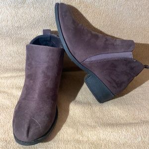 Women’s dress shoes/boots size 7 side zip